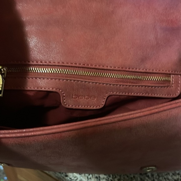 NWOT! BEBE LUCY MINI QUILTED W/ GOLD CHAIN CROSSBODY SLING BAG IN CRANBERRY! - Picture 6 of 13